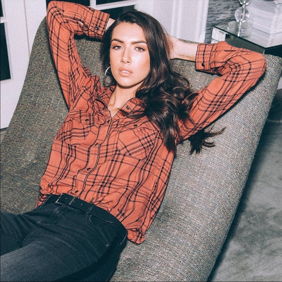 💫SOLD💫Dear John Plaid Laing Sleeve Shirt - Picture 1 of 3